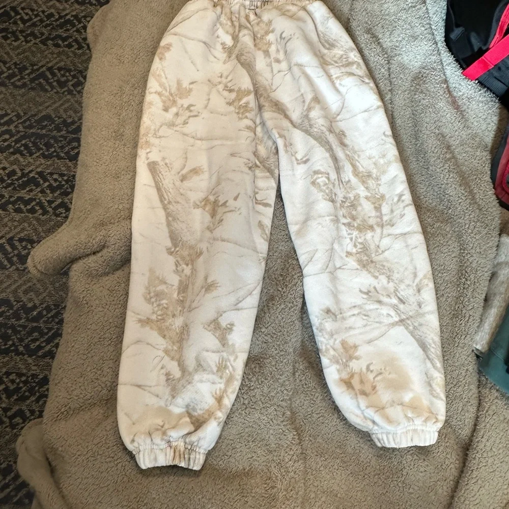 Kids Comfrt Beige Camouflage Joggers - Picture 4 of 4